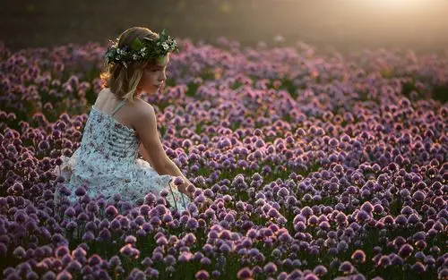 女孩在鲜花,阳光 壁纸 - 1680x1050