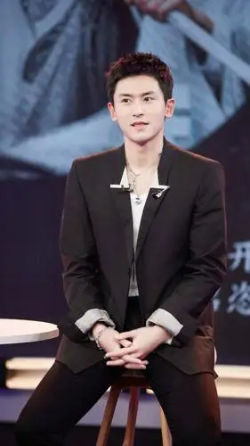 演员张哲瀚,主演电视剧《山河令》,来看帅哥的写真照