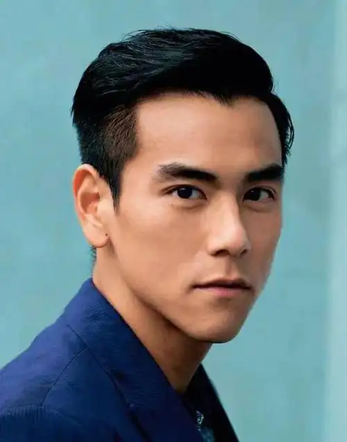 彭于晏近乎完美的脸介于心型脸及鹅蛋脸之间