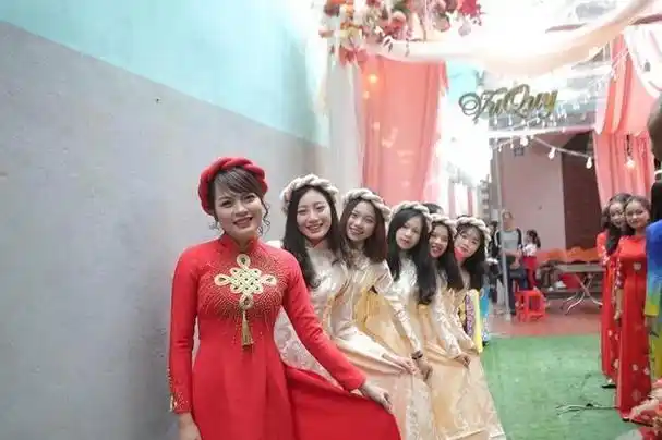 领导在越南招聘美女翻译我一句话就录取了后来成了我媳妇