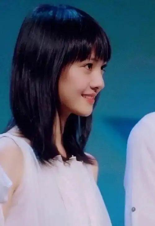 郑爽早年上快本剧照曝光18岁的她清纯可爱360度无死角