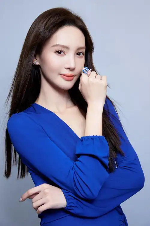 金晨春日谷雨写真##金晨身材曲线