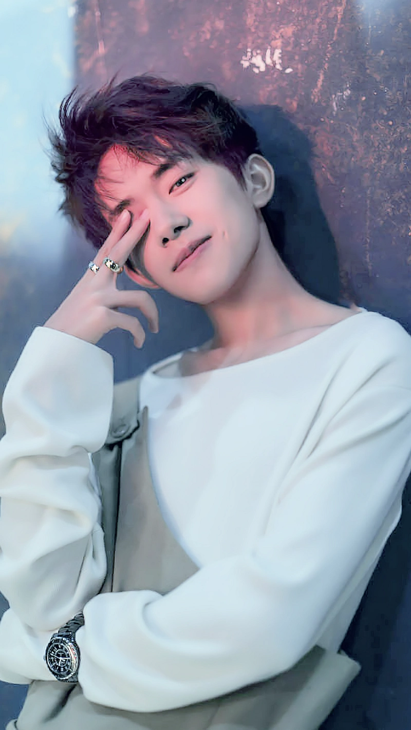 易烊千玺帅气写真高清手机壁纸图片