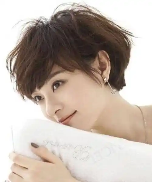 孙俪的多种穿搭风格,活波可爱,像个十七八岁的小姑娘_感觉_衣服_白色