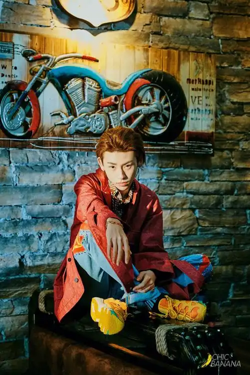 18岁绝版不足一米八的小鬼街拍放送!