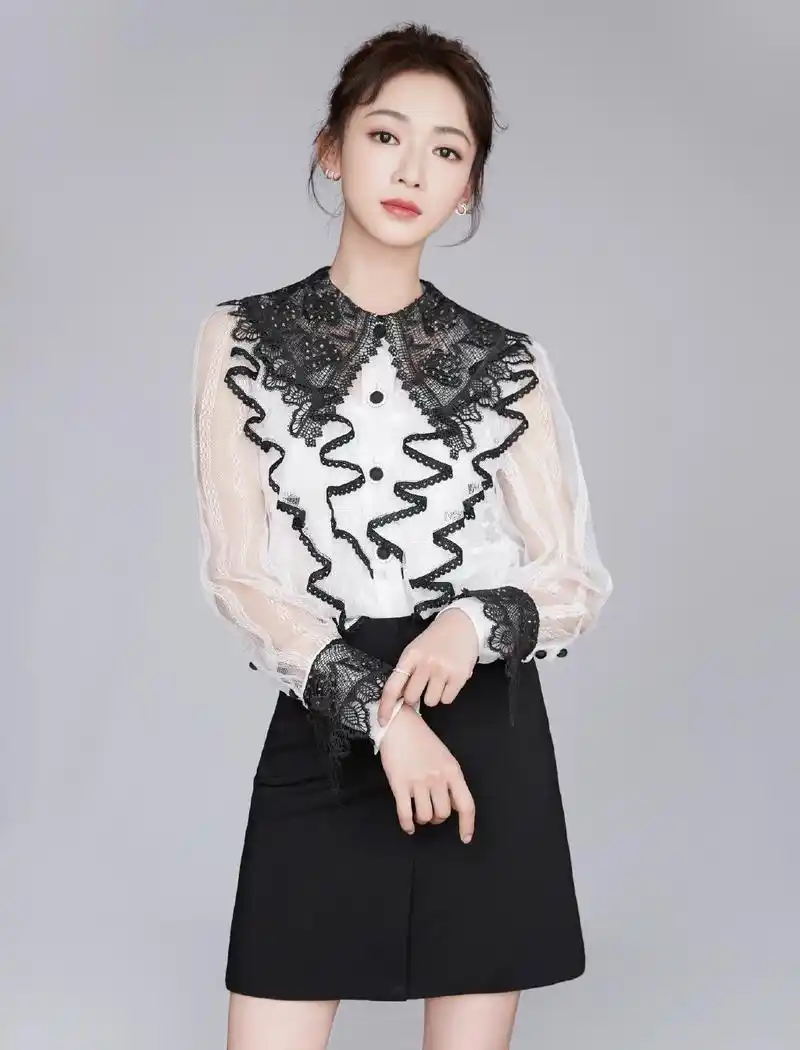 简介:吴谨言轻甜养眼写真图片,分享一组吴谨言图片给大家,图中的明星