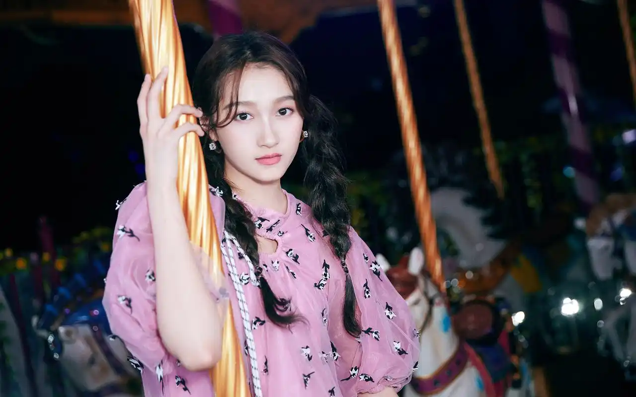 关晓彤元气双马尾高清桌面壁纸