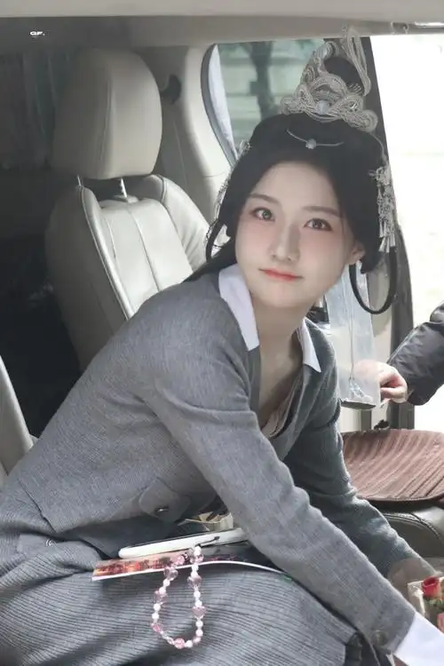 陈意涵estelle超话383036303631 上班漂亮馨馨@陈意涵