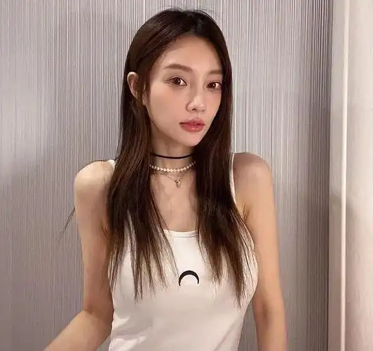 这一段时间李小璐在网上分享了不少的自己的生活照,李小璐分享的生活