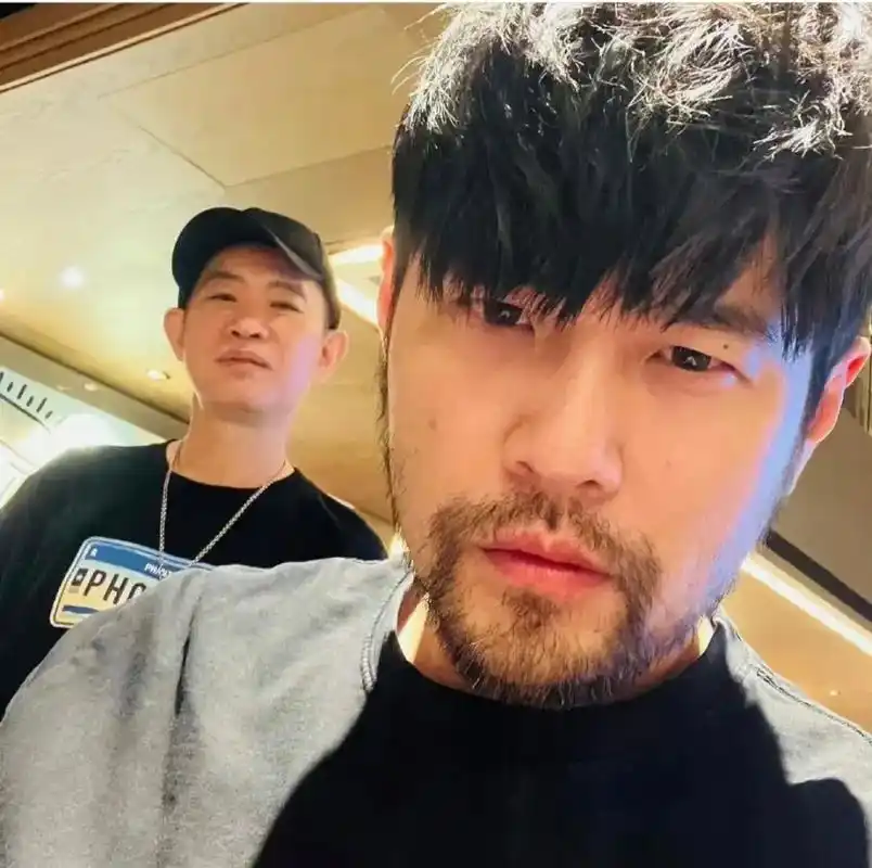 周杰伦这头发永远是个迷,对比早前的发量,怎么随着年龄增大反而越来越