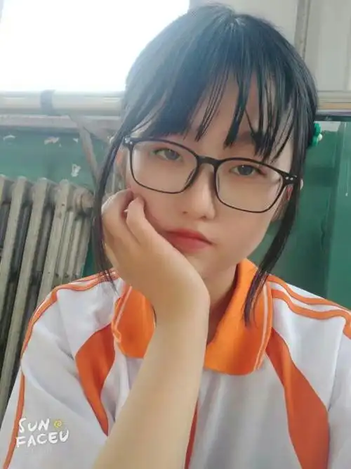 15岁的女孩子,身高149体重50.1千克,算胖吗?