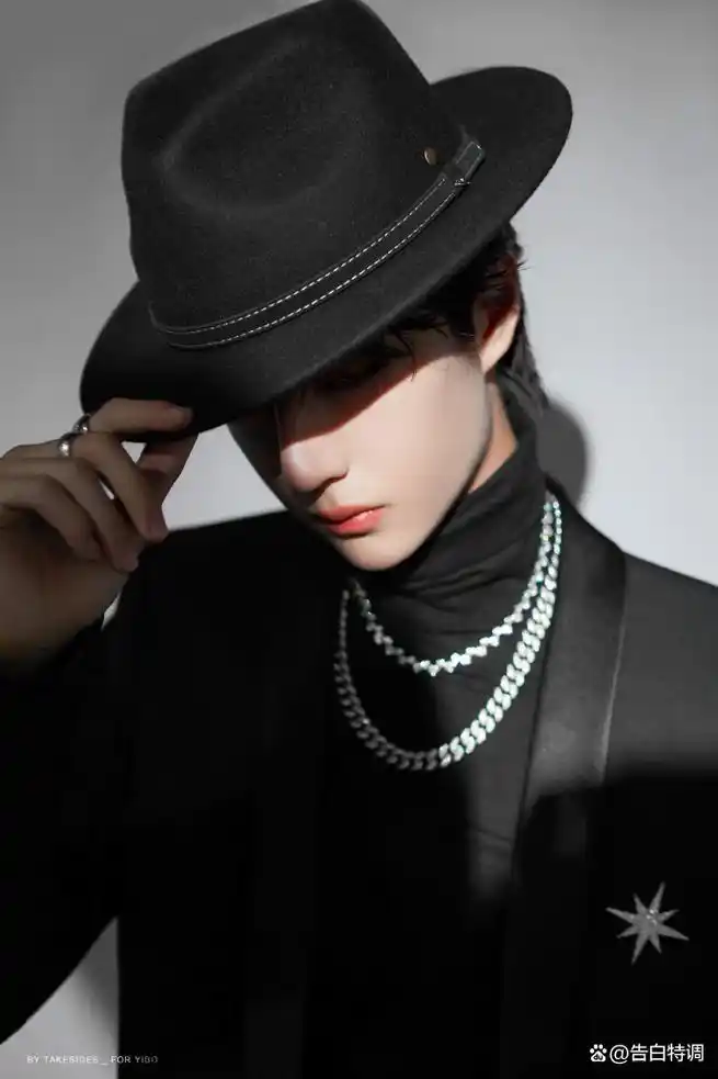 王一博穿着香奈儿2024早春系列矜贵亮相gq盛典