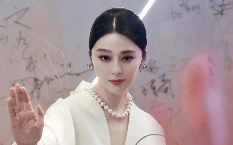 我的老天奶!范冰冰43岁超绝状态