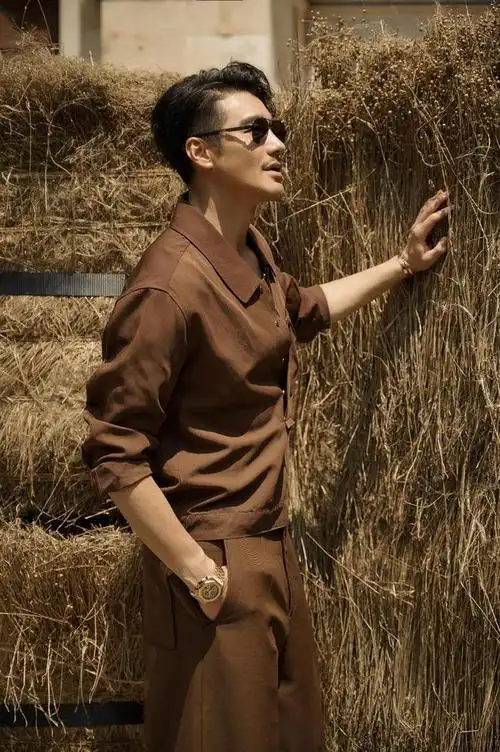 胡兵米兰时装周收官广获好评最终站巴黎时装周期待值拉满