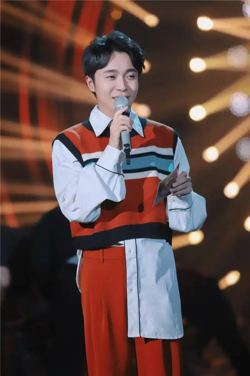 吴青峰《歌手》2019第二期排名再夺高位 歌曲《我们》动情催泪