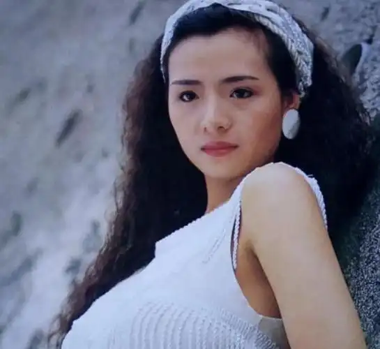 天生丽质港星叶子楣星爷为之着迷为身体上巨额保险