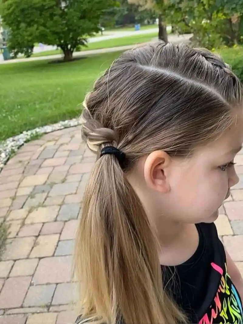 侧边马尾辫小女孩发型在幼儿园一天都不乱 #小女孩可爱发型# #小女孩