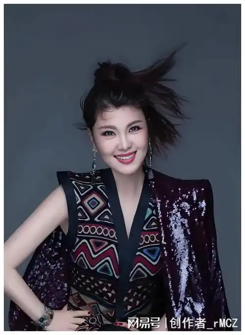 标题:乌兰图雅:从央视宠儿到"冒牌"风波的陨落|套马杆|乌兰托娅|中央