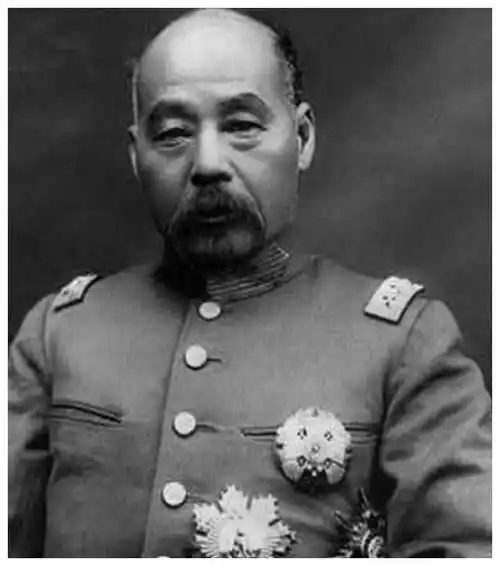 袁世凯是被撑死的?痴迷补品一天吃10顿饭,走路像鸭子一样摇晃