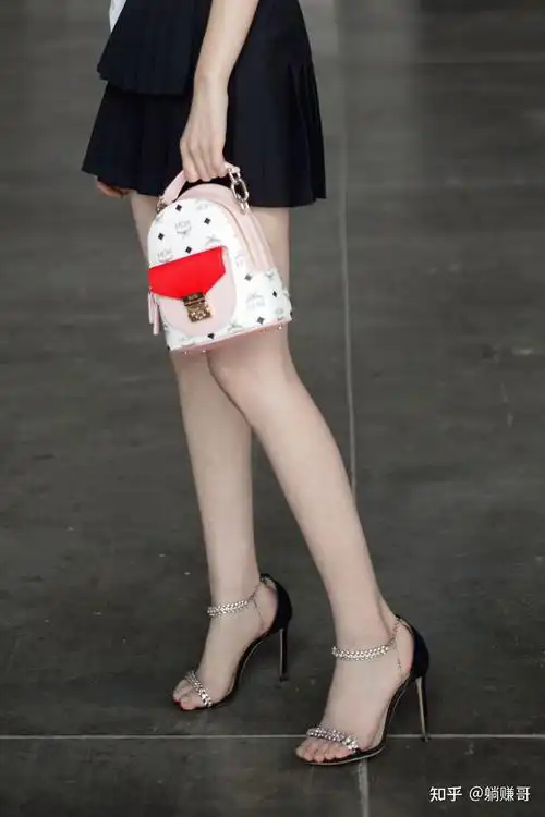 沈梦辰美脚图片