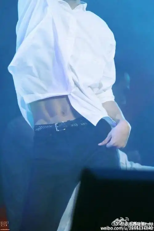 技能满点的千玺简直撩的妹子们不要不要的,但是最让迷妹们为(bi)之