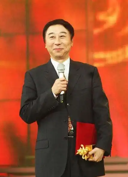 冯巩是马季的徒弟吗?给冯巩下套的徒弟是谁 本文共(955字)