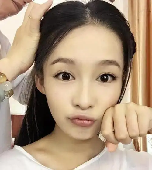 杨洋初恋女友李沁人长的美 家居生活也是清新可甜