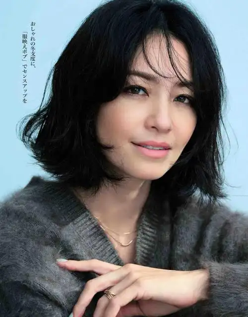 日杂éclat7815适合中年优雅女性的发型,看起来是积淀许久之后