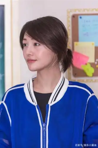 《流淌的美好时光》郑爽美照欣赏,短发素颜依旧是盛世美颜啊!