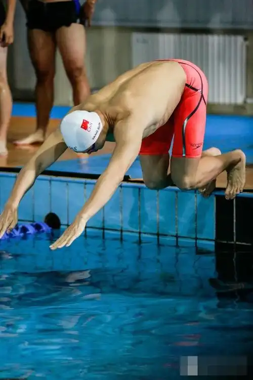 孙杨指导黄子韬杨幂游泳 重现奥运经典