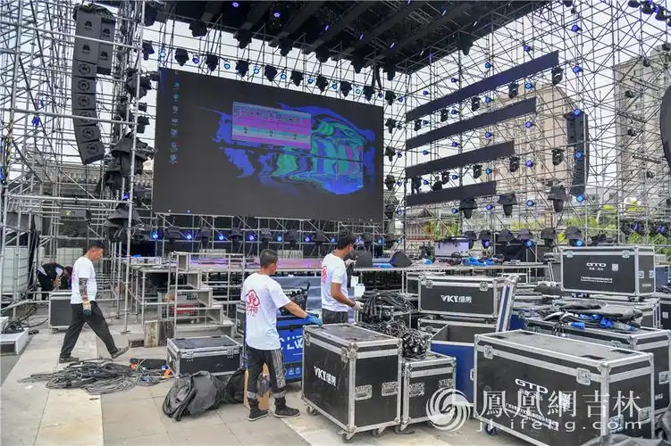 文庙广场演出舞台搭建现场.