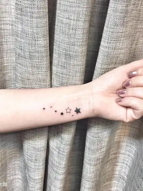 小星星_纹身图案手稿图片_啊do的纹身作品集