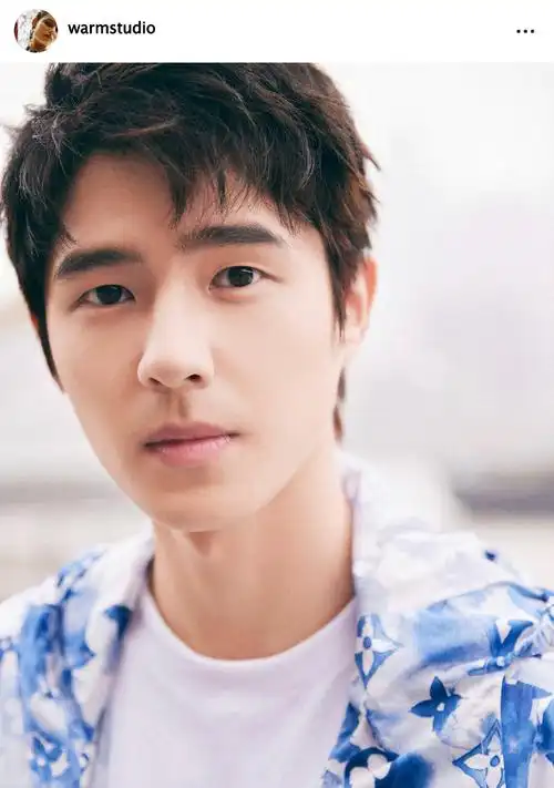 摄影师or摄影工作室?90蓝白清爽少年刘昊然