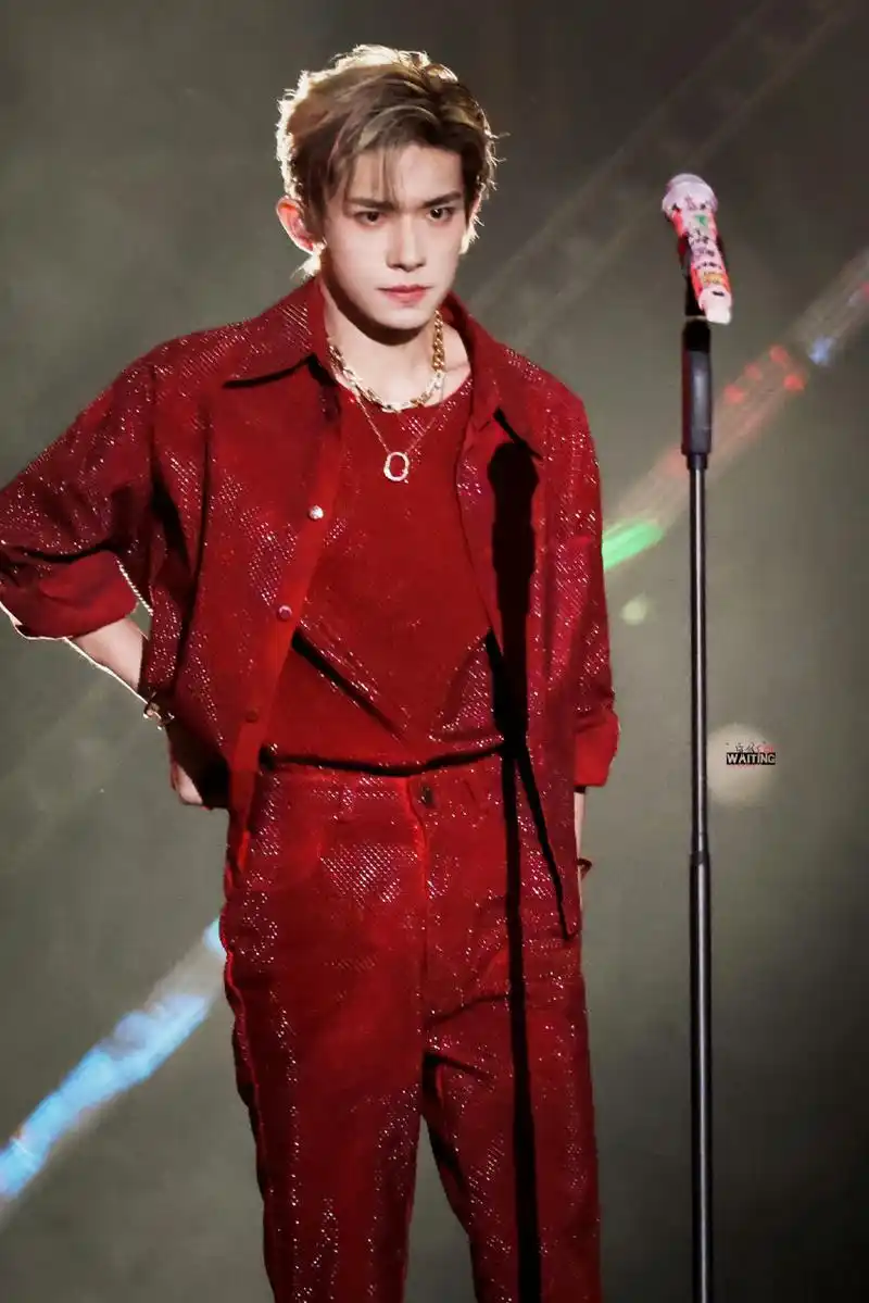 有人爆易烊千玺去看薛之谦演唱会,首先,无据就不要乱传