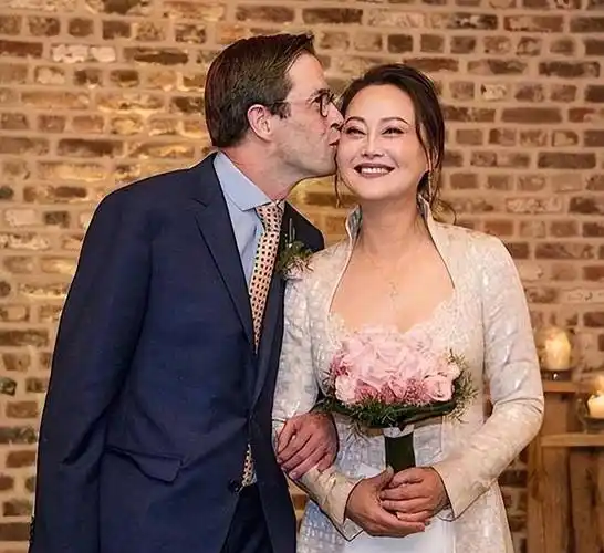 大宋佳:丈夫患病带女儿离开,转身赴美国嫁地产大亨,现状如何?