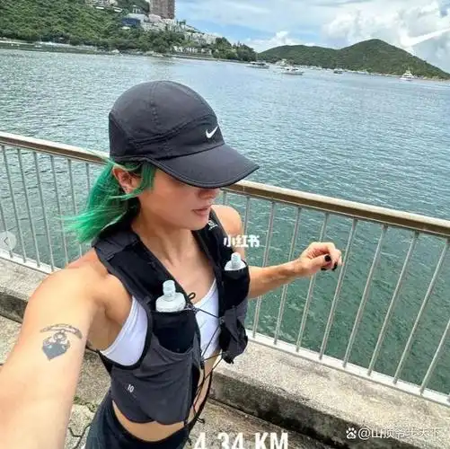 陈奕迅与妻子徐皓莹罕见公开甜蜜瞬间