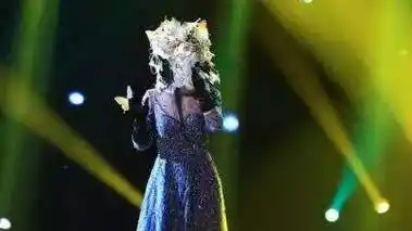 周深男扮女装(周深女装)-第1张图片-潮百科