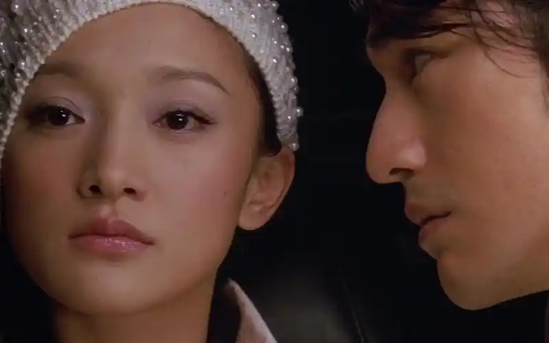 由周迅和金城武神仙搭档演绎的青春之恋,能否逃过现实的洪【晃】,找到