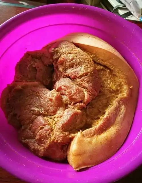 今天全款买了20斤肉!老板说我是菜市场最靓的仔,感觉人生达到巅峰