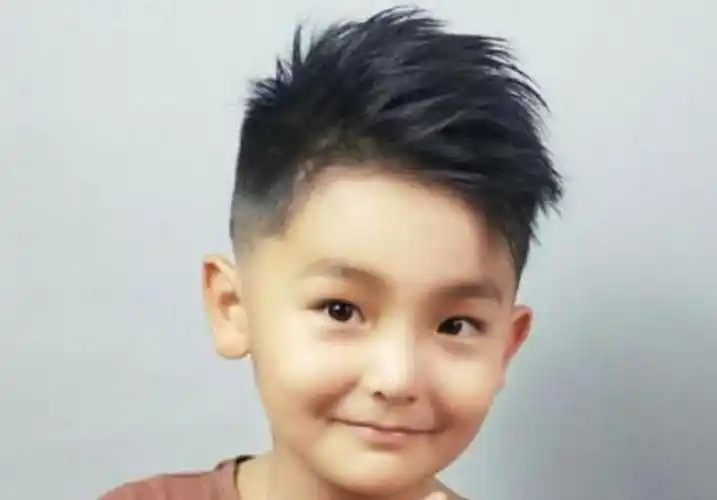 头,给人的感觉特别的超萌可爱,甚至很多小孩子留这样的发型都能够提升