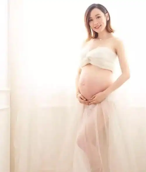 王祖蓝对老婆十分钟情,完完全全就是"宠妻狂魔",老婆怀孕的时候还把