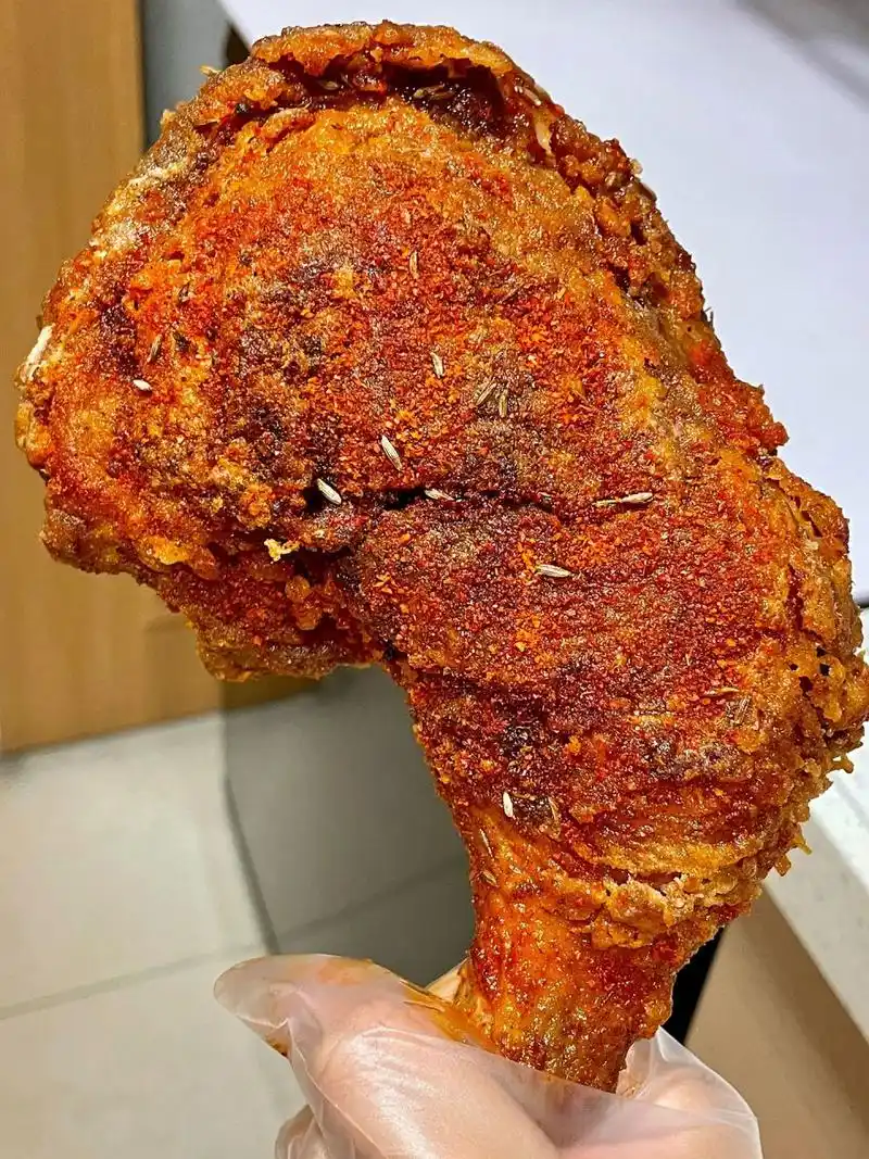 这个老式炸鸡腿做出来就是外面那味了! 外皮酥酥脆脆!咬一口肉嫩多汁!