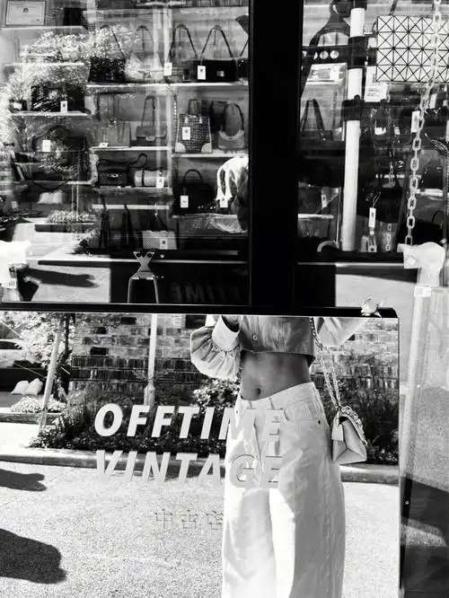 腹肌这个东西吸一口气可能可以拥有一会_腹肌_对镜自拍_马甲线_健身