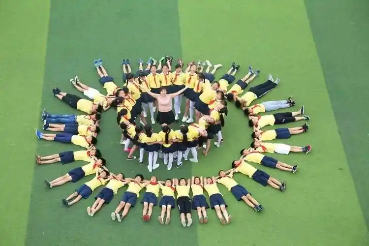 留住美好时光珍藏小学回忆修文县第二实验小学开展六年级2017毕业照