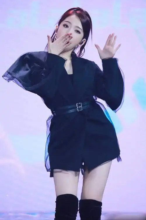 孟美岐活力四射性感舞蹈,带你感受不一样的体验