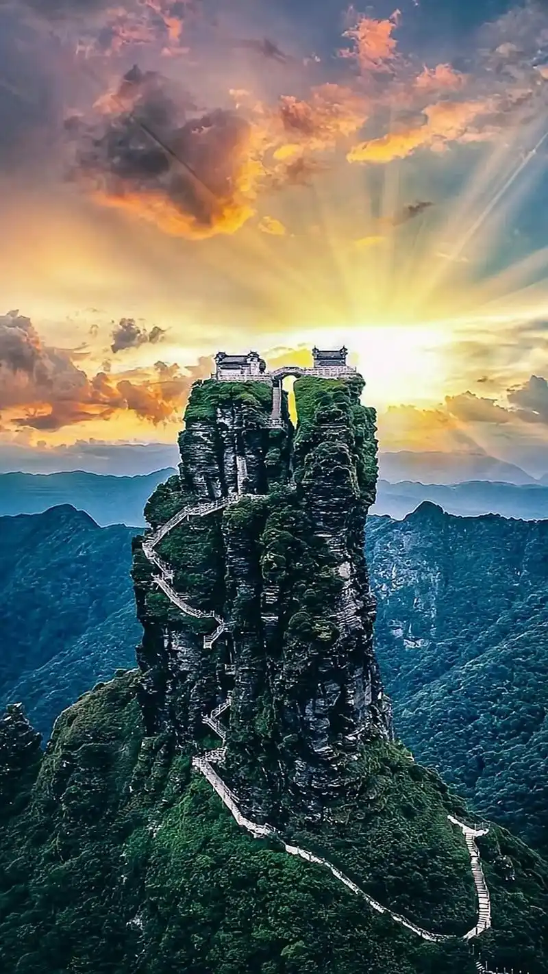 梵净山--焚天净土.梵净山,武陵山脉主峰,海拔2572米,位 - 抖音