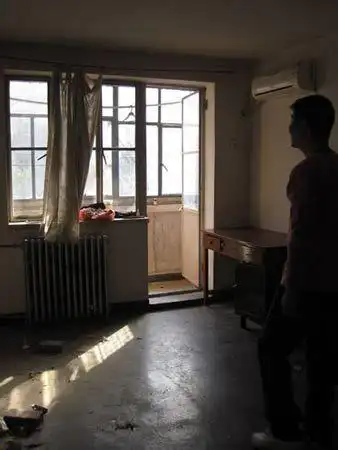 我的小房子47平,老小区90年代初的房子,标准的深圳一居室户型.