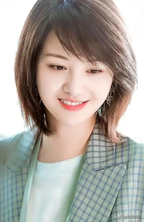 我们搜集一下资料,找到了郑爽和张恒两个人的交往直到分手的有关信息.