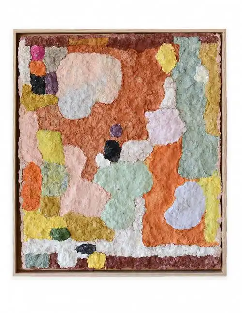 废纸拼贴而成的抽象装饰画morganaceleste