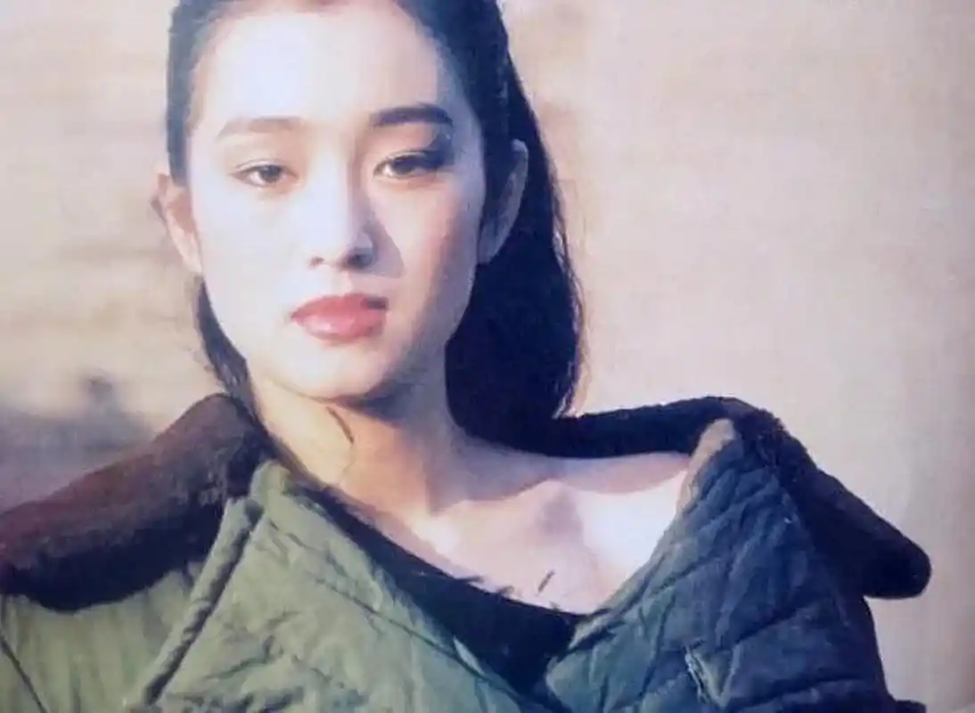 巩俐年轻的时候是真的美,现在年纪大了底子还在,你们觉得呢